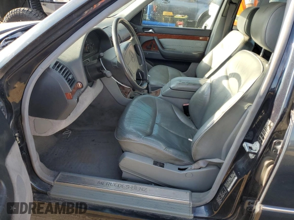 1999 Mercedes-Benz S 320/430/500 z VIN WDBGA33G6XA407104, wystawiony jako Copart lot #69530574 z przebiegiem Nie podano mil oraz Czysty tytuł • Clean title. Historia ofert i sprzedaży dostępna na DreamBid. Obrazek 7.