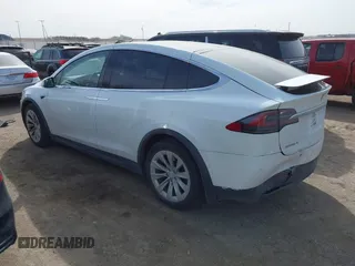 2018 Tesla Model X 75D with VIN 5YJXCBE27JF121834, listed as a IAAI auction lot 41769246 with 90,814 mi miles and . Bid and sale history available at carsss.com. Image 3.