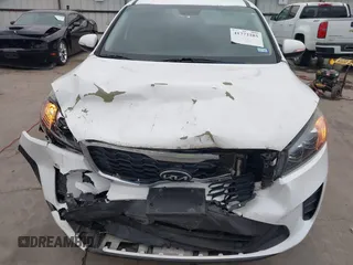 2019 Kia Sorento L with VIN 5XYPG4A38KG555012, listed as a IAAI auction lot 41772285 with 111,685 mi miles. Bid and sale history available at carsss.com. Image 12.
