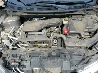 2017 Nissan Rogue SV z VIN JN1BJ1CR4HW113953, wystawiony jako Copart lot #63609435 z przebiegiem 99 053 mil mil oraz Szkoda całkowita • Salvage title. Historia ofert i sprzedaży dostępna na DreamBid. Obrazek 14.