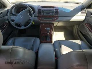 2006 Toyota Camry LE z VIN 4T1BF30KX6U630387, wystawiony jako Copart lot #49624755 z przebiegiem 232 568 mil mil oraz Szkoda całkowita • Salvage title. Historia ofert i sprzedaży dostępna na DreamBid. Obrazek 8.