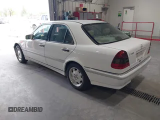 1998 Mercedes-Benz C 230/260/280/320 с VIN WDBHA23G4WA593965, выставлен на аукционе IAAI как лот 42104578 с пробегом 268 327 миль миль и . История ставок и продаж доступна на DreamBid. Изображение 3.