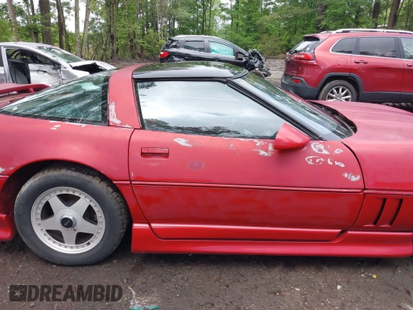 1985 Chevrolet Corvette z VIN 1G1YY078XF5129469, wystawiony jako IAAI lot #42260139 z przebiegiem 55 955 mil mil oraz . Historia ofert i sprzedaży dostępna na DreamBid. Obrazek 11.