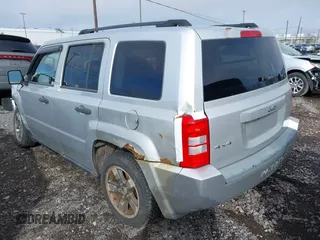 2008 Jeep Patriot Sport z VIN 1J8FF28W78D749498, wystawiony jako IAAI lot #42176034 z przebiegiem 154 625 mil mil oraz . Historia ofert i sprzedaży dostępna na DreamBid. Obrazek 3.