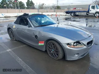 2004 BMW Z4 2.5i with VIN 4USBT33554LS50034, listed as a IAAI auction lot 41825933 with 170,181 mi miles. Bid and sale history available at carsss.com. Image 1.