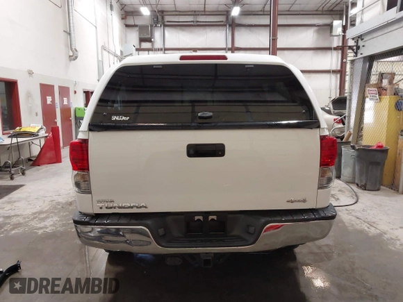 2013 Toyota Tundra z VIN 5TFDY5F13DX313385, wystawiony jako IAAI lot #42200622 z przebiegiem 161 470 mil mil oraz . Historia ofert i sprzedaży dostępna na DreamBid. Obrazek 17.