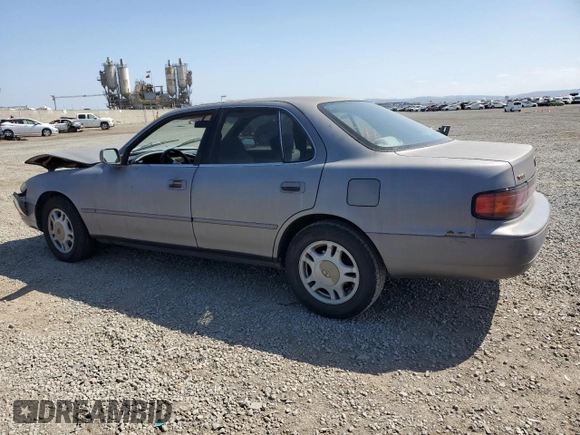 1994 Toyota Camry LE z VIN JT2GK12E6R0055565, wystawiony jako Copart lot #54031255 z przebiegiem 240 841 mil mil oraz Szkoda całkowita • Salvage title. Historia ofert i sprzedaży dostępna na DreamBid. Obrazek 2.