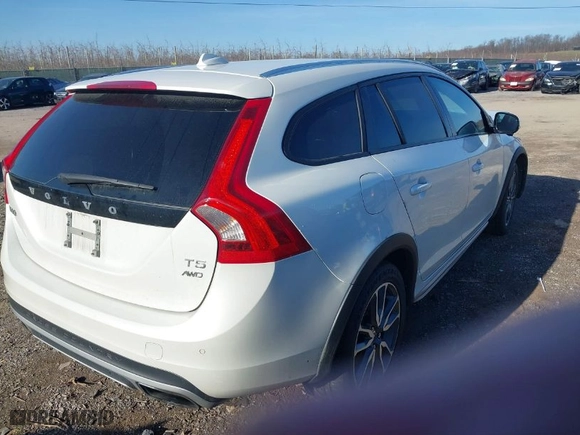 2016 Volvo V60 Cross Country T5 with VIN YV4612HK7G1008879, listed as a IAAI auction lot 41827758 with 144,925 mi miles. Bid and sale history available at carsss.com. Image 4.
