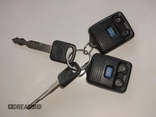 2017 Ford Police Interceptor Utility z VIN 1FM5K8AT8HGC25644, wystawiony jako IAAI lot #42223936 z przebiegiem 199 948 mil mil oraz . Historia ofert i sprzedaży dostępna na DreamBid. Obrazek 11.