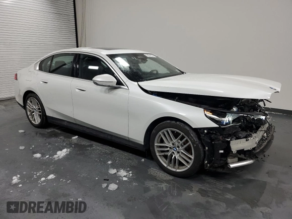 2024 BMW 5 Series 530i xDrive with VIN WBA53FJ01RCS54209, listed as a Copart auction lot 45483045 with 17,978 mi miles and Clean Title. Bid and sale history available at carsss.com. Image 4.
