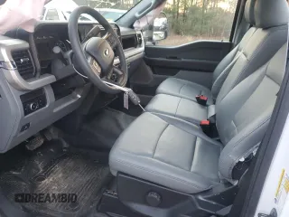 2024 Ford F-250 XL z VIN 1FTBF2BAXREC45252, wystawiony jako Copart lot #84603424 z przebiegiem 467 mil mil oraz Szkoda całkowita • Salvage title. Historia ofert i sprzedaży dostępna na DreamBid. Obrazek 7.