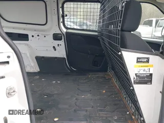 2019 Ram ProMaster City Cargo Tradesman z VIN ZFBHRFAB1K6M31770, wystawiony jako IAAI lot #41123546 z przebiegiem 75 517 mil mil oraz . Historia ofert i sprzedaży dostępna na DreamBid. Obrazek 8.