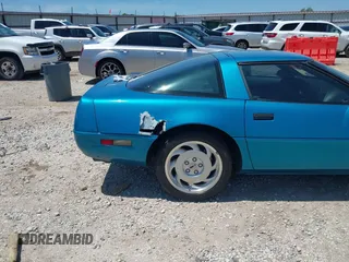 1992 Chevrolet Corvette z VIN 1G1YY23P6N5111770, wystawiony jako IAAI lot #42366542 z przebiegiem 39 505 mil mil oraz . Historia ofert i sprzedaży dostępna na DreamBid. Obrazek 6.