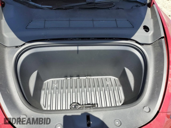 2024 Tesla Model Y Long Range with VIN 7SAYGDEE8RA233147, listed as a Copart auction lot 56695545 with 9,512 mi miles and Salvage title. Bid and sale history available at DreamBid. Image 11.