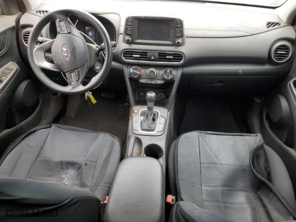 2020 Hyundai Kona SE with VIN KM8K12AAXLU501821, listed as a Copart auction lot 47830955 with 43,142 mi miles and Salvage Title. Bid and sale history available at carsss.com. Image 8.