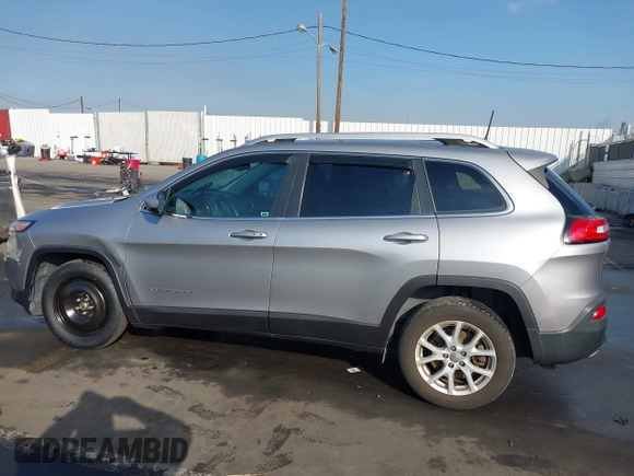 2017 Jeep Cherokee Latitude z VIN 1C4PJLCS8HW643912, wystawiony jako IAAI lot #41428918 z przebiegiem 84 726 mil mil oraz . Historia ofert i sprzedaży dostępna na DreamBid. Obrazek 13.