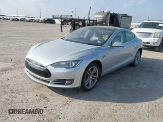 2013 Tesla Model S with VIN 5YJSA1CG3DFP28908, listed as a IAAI auction lot 41804041 with 140,756 mi miles and . Bid and sale history available at DreamBid. Image 14.