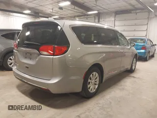 2018 Chrysler Pacifica Touring L with VIN 2C4RC1BG3JR330401, listed as a IAAI auction lot 41250303 with 86,975 mi miles and . Bid and sale history available at DreamBid. Image 4.