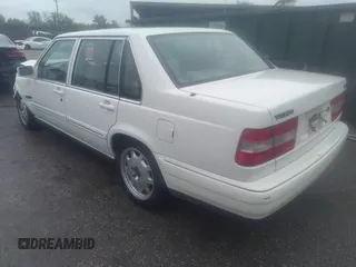 1997 Volvo 960 z VIN YV1KS9607V1104348, wystawiony jako IAAI lot #32999531 z przebiegiem 161 285 mil mil oraz . Historia ofert i sprzedaży dostępna na DreamBid. Obrazek 3.
