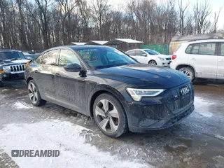 2021 Audi e-tron Sportback S line Premium Plus z VIN WA12AAGE0MB028706, wystawiony jako IAAI lot #41341503 z przebiegiem 35 458 mil mil oraz . Historia ofert i sprzedaży dostępna na DreamBid. Obrazek 1.
