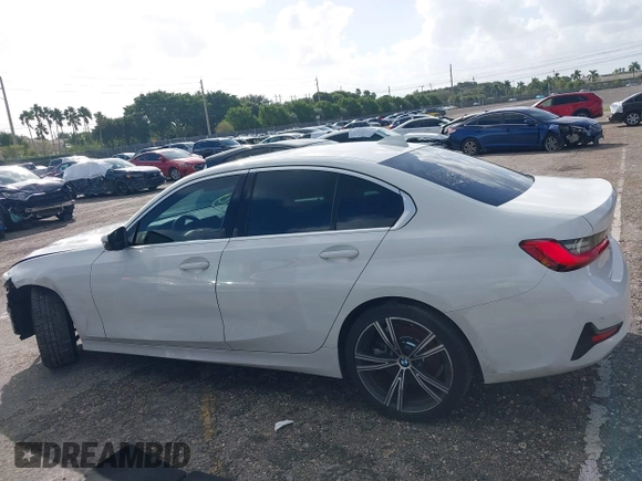 2021 BMW 3 Series 330i with VIN 3MW5R1J00M8B52627, listed as a IAAI auction lot 40722823 with 36,769 mi miles. Bid and sale history available at carsss.com. Image 14.