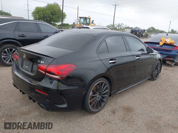 2021 Mercedes-Benz A 35 AMG z VIN W1K3G5BB1MJ322561, wystawiony jako IAAI lot #42210362 z przebiegiem 24 626 mil mil oraz . Historia ofert i sprzedaży dostępna na DreamBid. Obrazek 4.