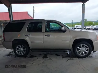 2008 GMC Yukon Denali z VIN 1GKFK63888J229013, wystawiony jako IAAI lot #42086570 z przebiegiem 202 439 mil mil oraz . Historia ofert i sprzedaży dostępna na DreamBid. Obrazek 13.