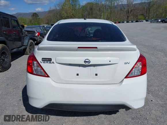 2019 Nissan Versa SV z VIN 3N1CN7AP1KL871615, wystawiony jako IAAI lot #42051338 z przebiegiem 108 364 mil mil oraz . Historia ofert i sprzedaży dostępna na DreamBid. Obrazek 17.