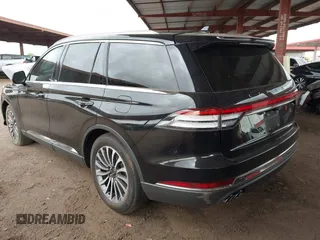 2024 Lincoln Aviator Reserve z VIN 5LM5J7WC2RGL05445, wystawiony jako IAAI lot #42184539 z przebiegiem 68 616 mil mil oraz . Historia ofert i sprzedaży dostępna na DreamBid. Obrazek 3.
