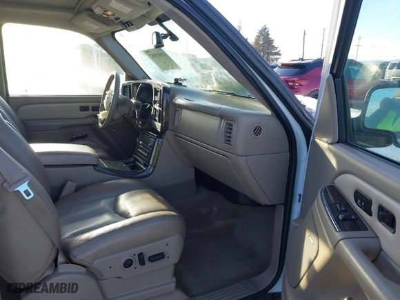 2005 GMC Yukon Denali with VIN 1GKEK63U45J175021, listed as a IAAI auction lot 41565852 with 112,203 mi miles. Bid and sale history available at carsss.com. Image 5.