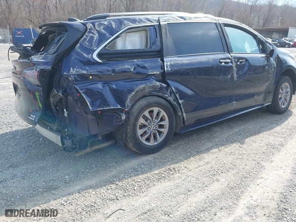 2024 Toyota Sienna XLE with VIN 5TDYRKEC3RS190250, listed as a IAAI auction lot 41900029 with 1 mi miles. Bid and sale history available at carsss.com. Image 4.