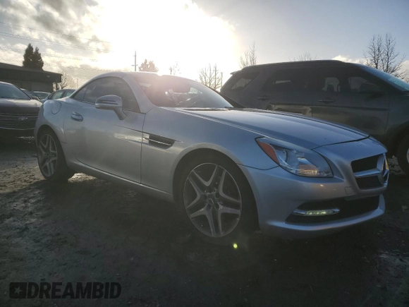 2014 Mercedes-Benz SLK 250 z VIN WDDPK4HA3EF091997, wystawiony jako Copart lot #86802974 z przebiegiem 70 247 mil mil oraz Szkoda całkowita • Salvage title. Historia ofert i sprzedaży dostępna na DreamBid. Obrazek 4.