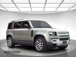 2020 Land Rover Defender S z VIN SALEJEEX1L2027XXX, wystawiony jako Copart lot #60865155 z przebiegiem 35 316 mil mil oraz Czysty tytuł • Clean title. Historia ofert i sprzedaży dostępna na DreamBid. Obrazek 1.