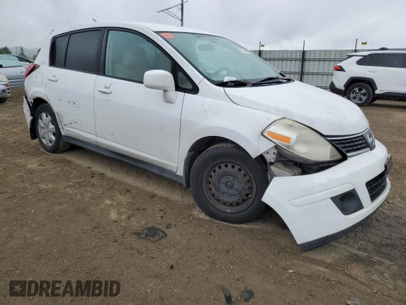 2007 Nissan Versa SL z VIN 3N1BC13E87L414432, wystawiony jako Copart lot #52630485 z przebiegiem 251 374 mil mil oraz Szkoda całkowita • Salvage title. Historia ofert i sprzedaży dostępna na DreamBid. Obrazek 4.