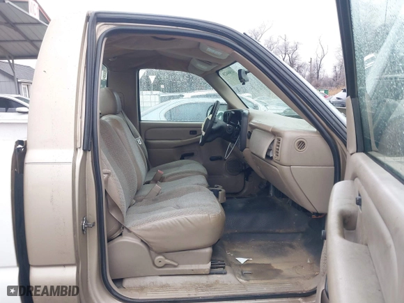 2006 Chevrolet Silverado 1500 Work Truck with VIN 1GCEC14VX6E115841, listed as a IAAI auction lot 41504420 with 316,978 mi miles. Bid and sale history available at carsss.com. Image 5.