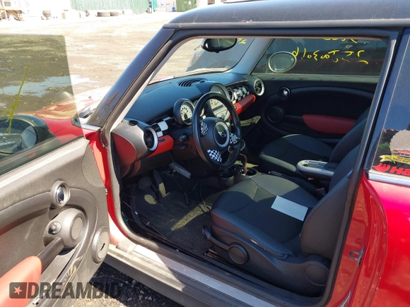 2010 MINI Hardtop with VIN WMWMF3C52ATZ64556, listed as a IAAI auction lot 41862088 with Not Provided miles and . Bid and sale history available at DreamBid. Image 5.