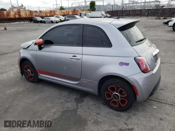 2018 FIAT 500e z VIN 3C3CFFGE2JT362534, wystawiony jako Copart lot #52815675 z przebiegiem 66 498 mil mil oraz Szkoda całkowita • Salvage title. Historia ofert i sprzedaży dostępna na DreamBid. Obrazek 2.