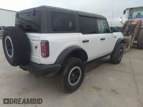 2023 Ford Bronco z VIN 1FMEE5DP9PLB30696, wystawiony jako IAAI lot #41468543 z przebiegiem 12 465 mil mil oraz . Historia ofert i sprzedaży dostępna na DreamBid. Obrazek 4.
