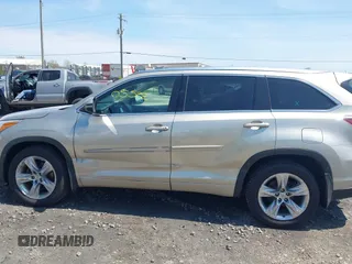 2015 Toyota Highlander Limited z VIN 5TDDKRFH0FS101039, wystawiony jako IAAI lot #42205522 z przebiegiem 153 547 mil mil oraz . Historia ofert i sprzedaży dostępna na DreamBid. Obrazek 14.
