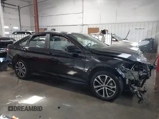 2025 Volkswagen Jetta Sport z VIN 3VWBX7BU2SM017442, wystawiony jako IAAI lot #41387314 z przebiegiem 1 498 mil mil oraz . Historia ofert i sprzedaży dostępna na DreamBid. Obrazek 14.