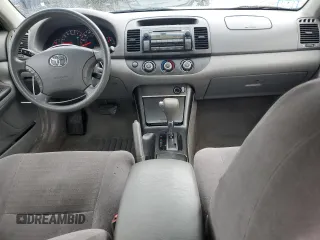 2006 Toyota Camry STD z VIN JTDBE32K563064598, wystawiony jako Copart lot #57246285 z przebiegiem 112 093 mil mil oraz Czysty tytuł • Clean title. Historia ofert i sprzedaży dostępna na DreamBid. Obrazek 8.