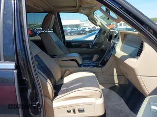 2010 Lincoln Navigator z VIN 5LMJJ2H59AEJ04450, wystawiony jako IAAI lot #42076939 z przebiegiem 87 117 mil mil oraz . Historia ofert i sprzedaży dostępna na DreamBid. Obrazek 5.