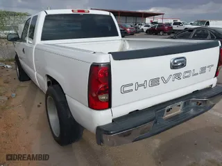 2005 Chevrolet Silverado 1500 Work Truck with VIN 1GCEC19X05Z161325, listed as a IAAI auction lot 40383750 with 174,036 mi miles. Bid and sale history available at carsss.com. Image 3.