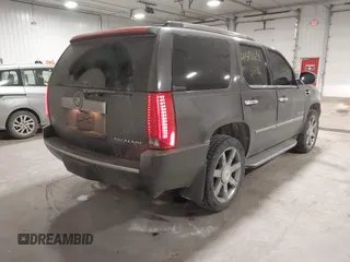2010 Cadillac Escalade Luxury z VIN 1GYUKBEF8AR271903, wystawiony jako IAAI lot #41389169 z przebiegiem 161 364 mil mil oraz . Historia ofert i sprzedaży dostępna na DreamBid. Obrazek 4.