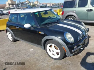 2002 MINI Hardtop с VIN WMWRC33402TC32985, выставлен на аукционе IAAI как лот 42608636 с пробегом 159 996 миль миль и . История ставок и продаж доступна на DreamBid. Изображение 1.