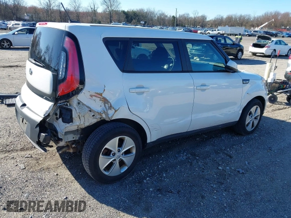 2015 Kia Soul with VIN KNDJN2A23F7136379, listed as a IAAI auction lot 41853304 with 90,697 mi miles. Bid and sale history available at carsss.com. Image 4.
