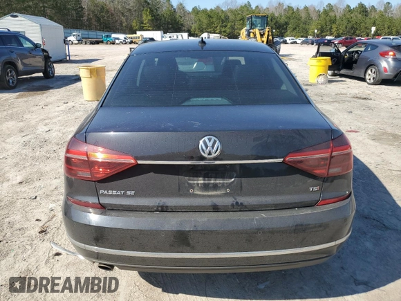 2018 Volkswagen Passat SE z VIN 1VWBA7A33JC032736, wystawiony jako Copart lot #48793675 z przebiegiem 171 726 mil mil oraz Szkoda całkowita • Salvage title. Historia ofert i sprzedaży dostępna na DreamBid. Obrazek 6.