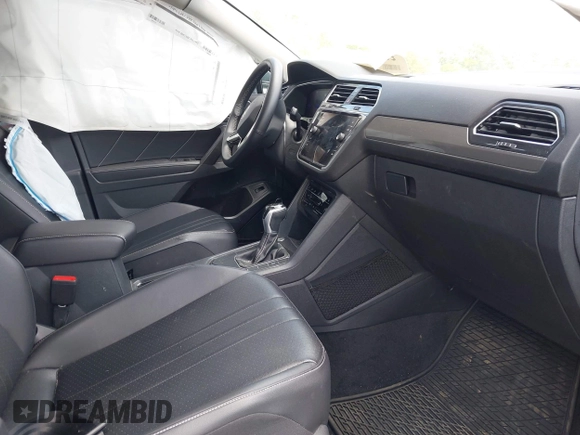 2022 Volkswagen Tiguan SE with VIN 3VV3B7AX9NM089164, listed as a IAAI auction lot 42065583 with 59,270 mi miles and . Bid and sale history available at DreamBid. Image 5.