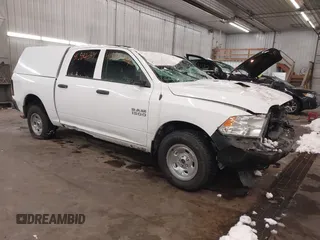 2018 Ram 1500 Express z VIN 1C6RR7KG7JS348228, wystawiony jako IAAI lot #41580734 z przebiegiem 96 631 mil mil oraz . Historia ofert i sprzedaży dostępna na DreamBid. Obrazek 1.