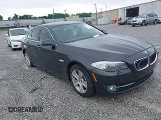 2012 BMW 5 Series 528i z VIN WBAXG5C52CDX04046, wystawiony jako IAAI lot #42241128 z przebiegiem 163 922 mil mil oraz . Historia ofert i sprzedaży dostępna na DreamBid. Obrazek 1.